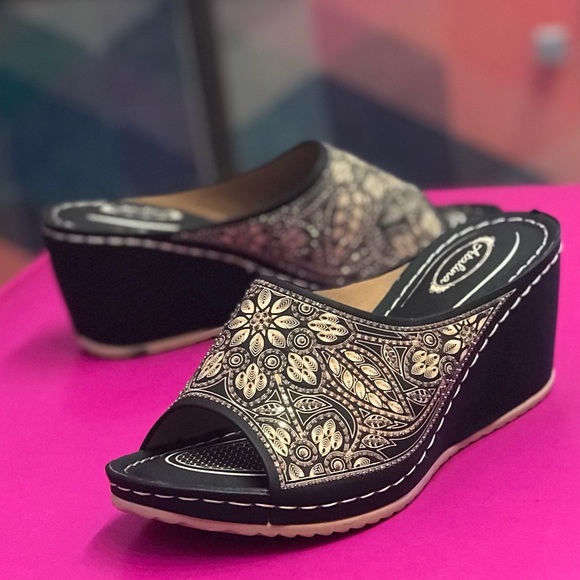 Last Pair! Italina Natural Beige Embroidered Peep Toe Floral Wedge Heeled Sandal - Picture 11 of 11